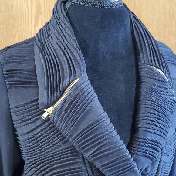 Komarov black textured zipper detailed fitted blazer - Picture 3 of 7